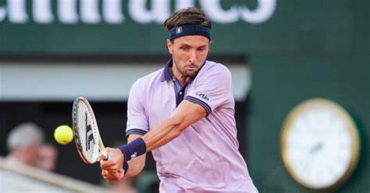 Who is Arthur Rinderknech coach Sébastien Villette? 1 Arthur Rinderknech