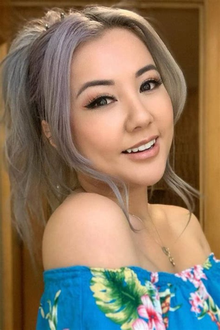 Gina Darling Biography