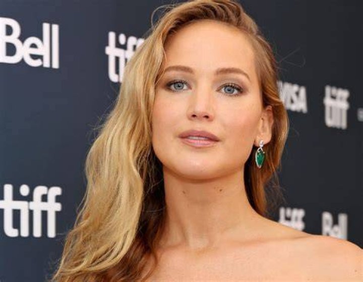 Jennifer Lawrence height: How tall is Jennifer Lawrence? 1 Jennifer Lawrence net worth