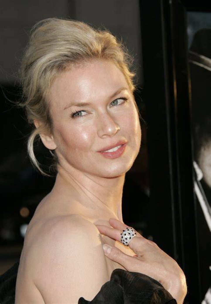 Samantha Smith Bra Size, Age, Weight, Height, Measurements